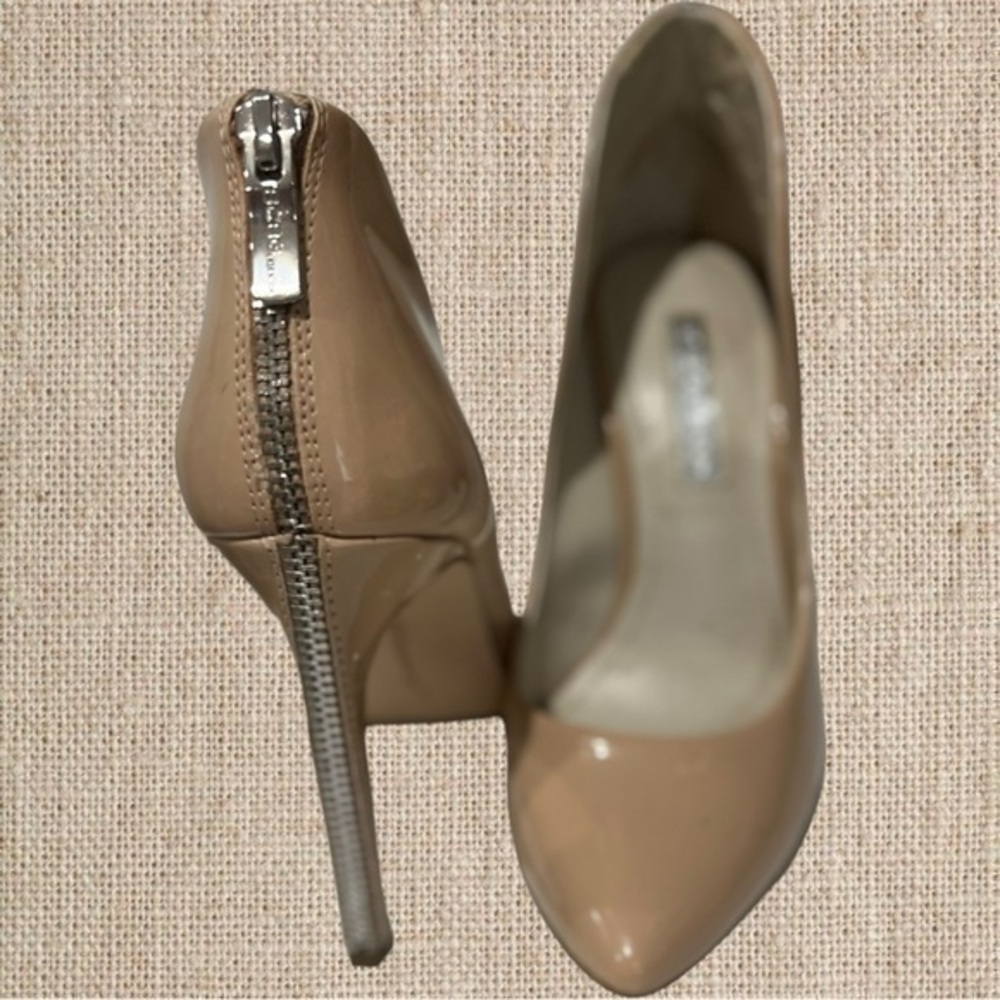 Beautiful  beige nude  pumps heels